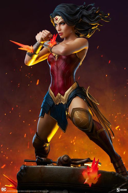 Preventa Estatua Wonder Woman: Saving the Day - DC Comics marca Sideshow Collectibles Premium Format (50 cm)