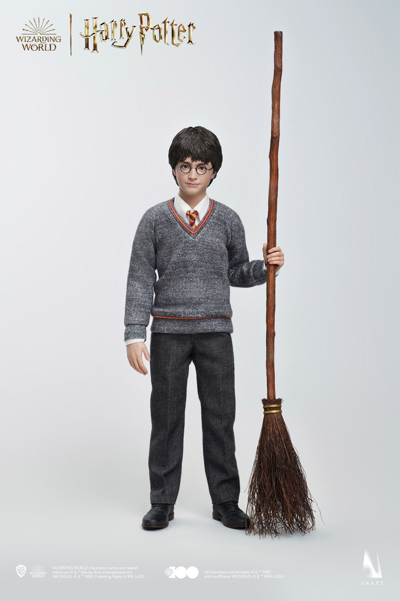 Preventa Figura Harry Potter - Hogwarts School Uniform (Standard Edition) (Cabello Esculpido) marca INART AG006S1 escala 1/6