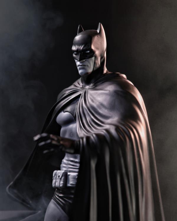 Pedido Estatua Black and White Batman (Lee Weeks version) (Edición Limitada) (Resina) - DC Comics - marca McFarlane Toys x DC Direct escala 1/10