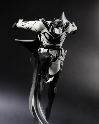 Preventa Estatua Batman (Sean Murphy Sketch Edition) (Poliresina) - Batman: White Knight - Batman Black & White marca McFarlane Toys x DC Direct escala 1/10