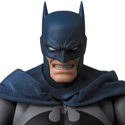 Preventa Figura Batman - Batman: Hush - DC Comics MAFEX marca Medicom Toy No.105 escala pequeña 1/12 (relanzamiento)