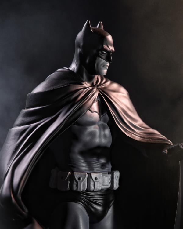 Pedido Estatua Black and White Batman (Lee Weeks version) (Edición Limitada) (Resina) - DC Comics - marca McFarlane Toys x DC Direct escala 1/10