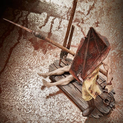 Pedido Estatua Red Pyramid Thing (Limited Edition) - Silent Hill 2 marca Numskull (29.5 cm)