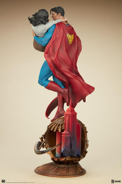 Pedido Estatua Superman & Lois Lane Diorama - DC Comics marca Sideshow Collectibles (55 cm)