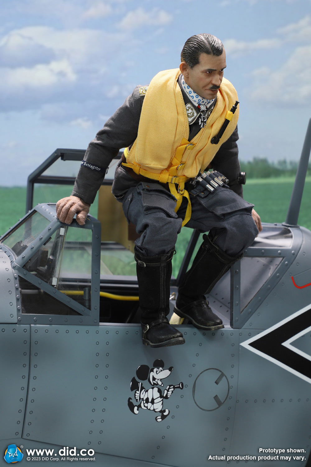 Preventa Base Diorama Cockpit/Cabina BF-109 (Grey Blue) marca DID E60065B escala 1/6