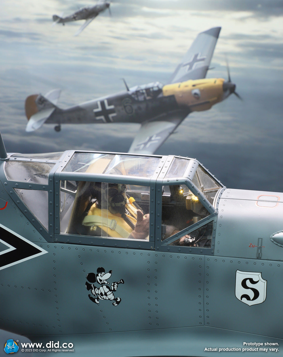 Preventa Base Diorama Cockpit/Cabina BF-109 (Grey Blue) marca DID E60065B escala 1/6