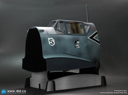 Preventa Base Diorama Cockpit/Cabina BF-109 (Grey Blue) marca DID E60065B escala 1/6