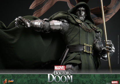 Preventa Figura Doctor Doom - Marvel Comics marca Hot Toys CMS022 escala 1/6