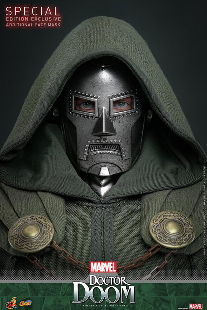 Preventa Figura Doctor Doom - Marvel Comics marca Hot Toys CMS022 escala 1/6