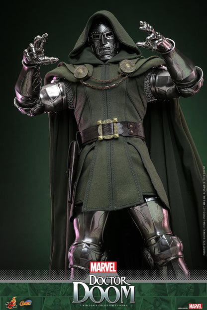 Preventa Figura Doctor Doom - Marvel Comics marca Hot Toys CMS022 escala 1/6