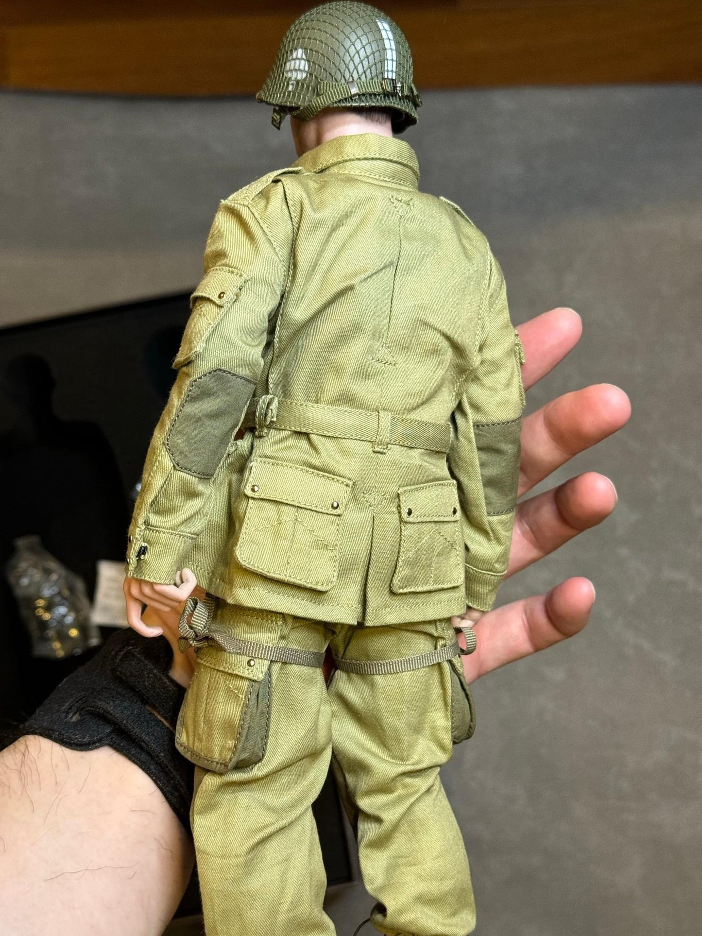 Pedido Figura Lieutenant “Buck” (Winter Uniform) - US Paratrooper marca Facepoolfigure FP-012A escala 1/6