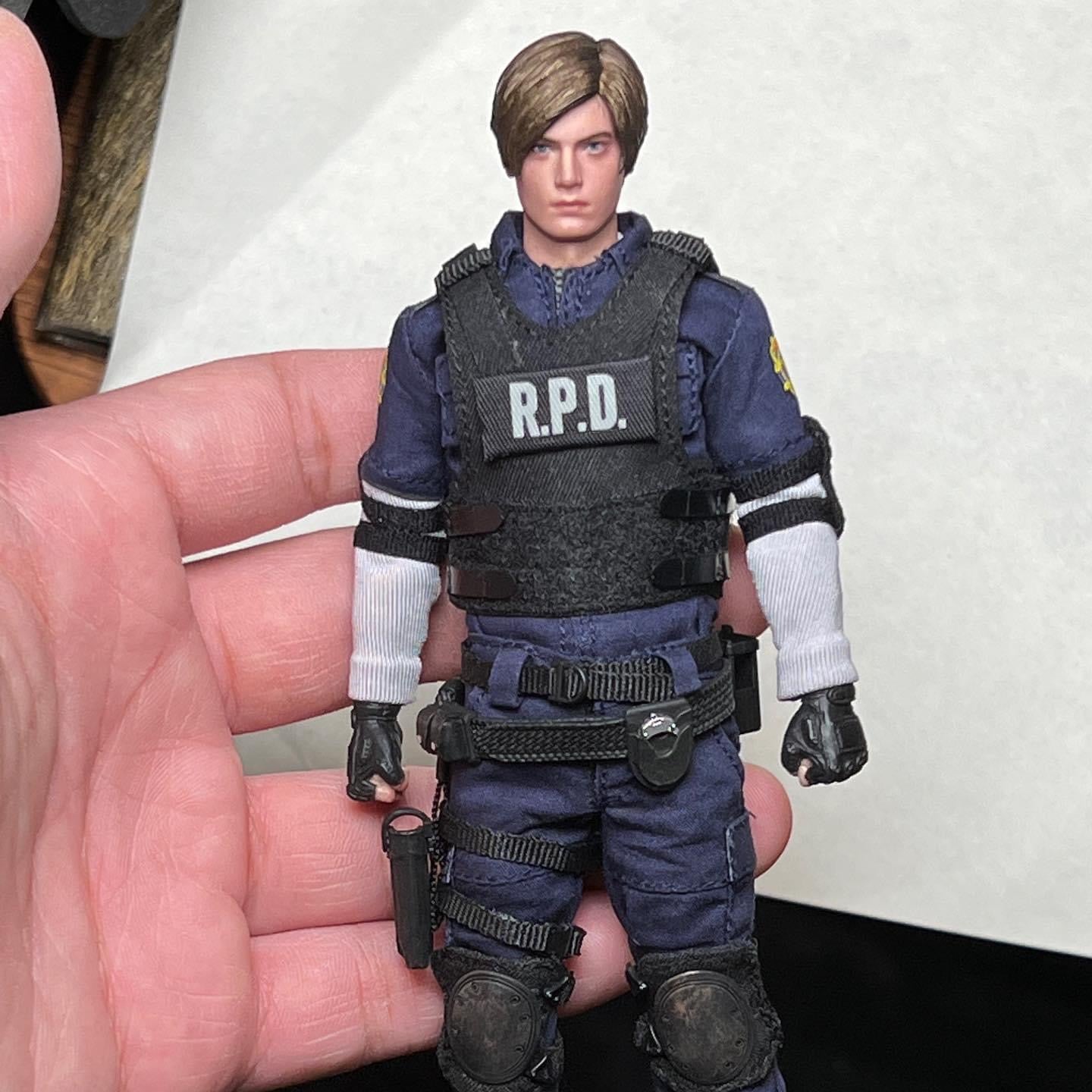 Pedido Figura R.P.D. Officer version S (Deluxe) marca Limtoys escala pequeña 1/12 (BACK ORDER)