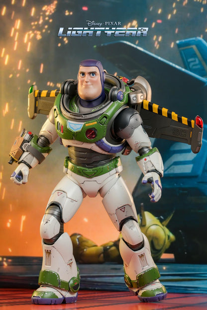 Pedido Figura Lightyear - Space Ranger Alpha Buzz Lightyear (Deluxe Version) marca Hot Toys MMS635 escala 1/6