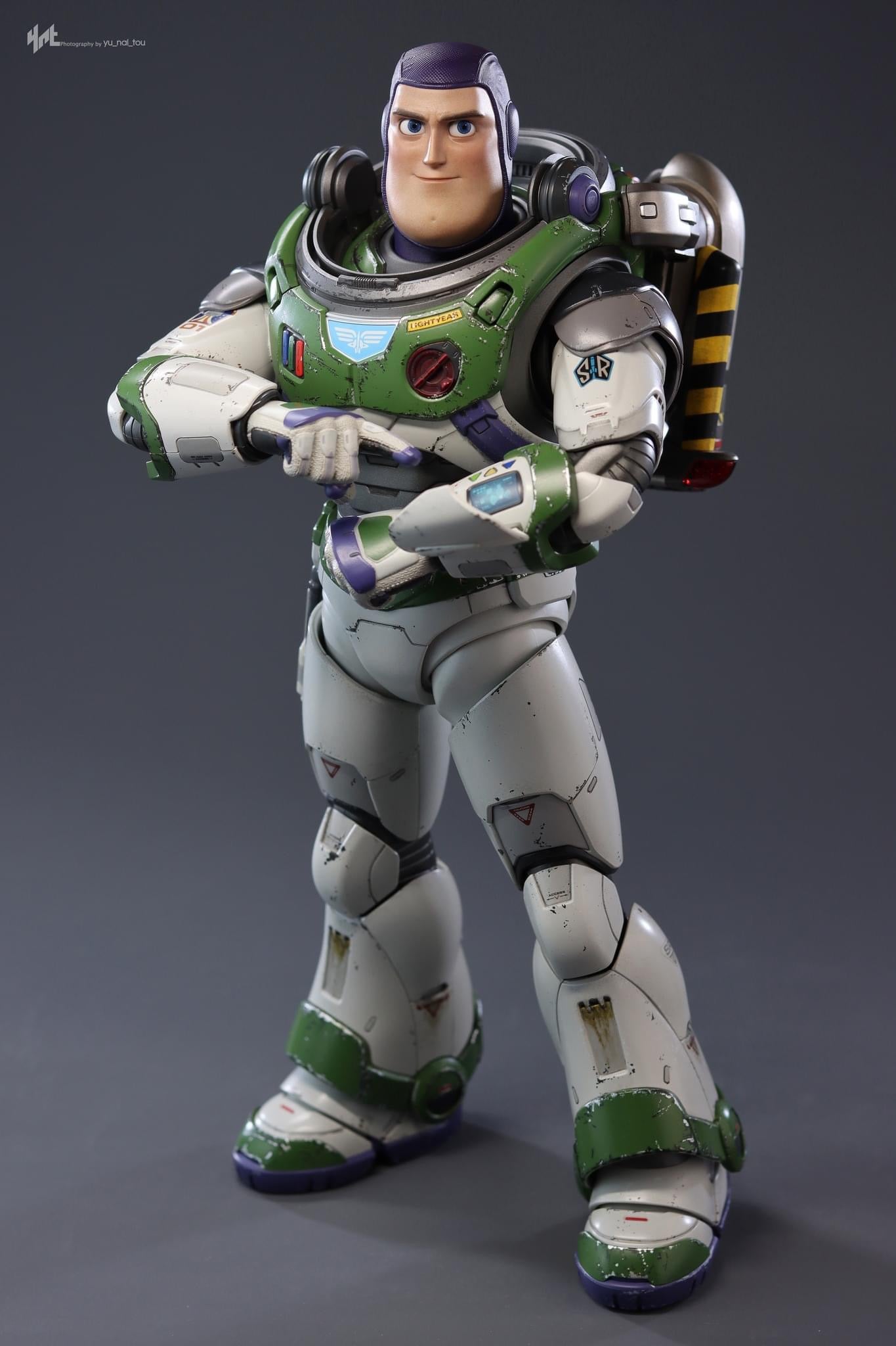 Pedido Figura Lightyear - Space Ranger Alpha Buzz Lightyear (Deluxe Version) marca Hot Toys MMS635 escala 1/6