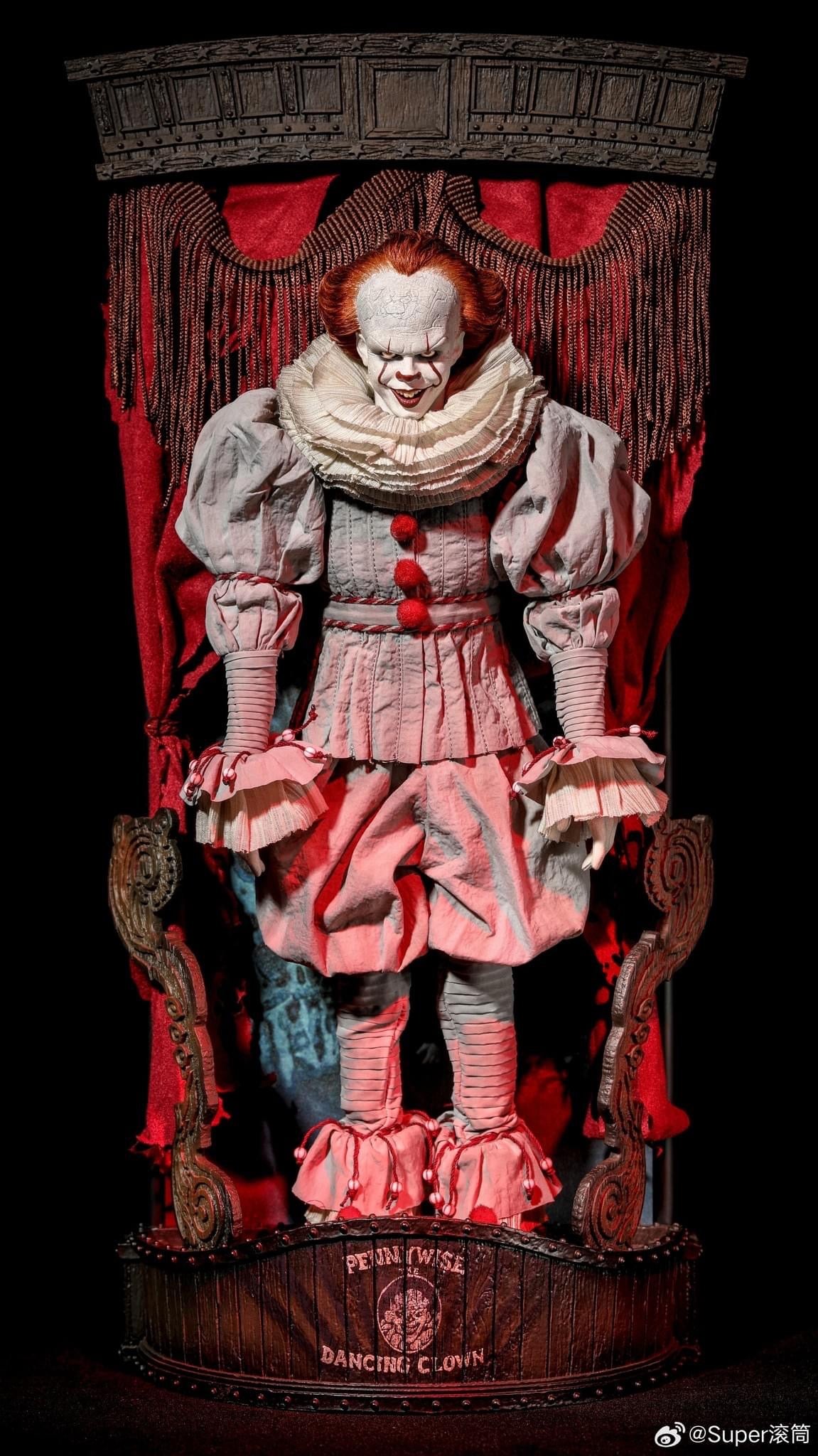 Preventa Figura PENNYWISE (IT) - Premium Edition A marca INART Queen Studios escala 1/6