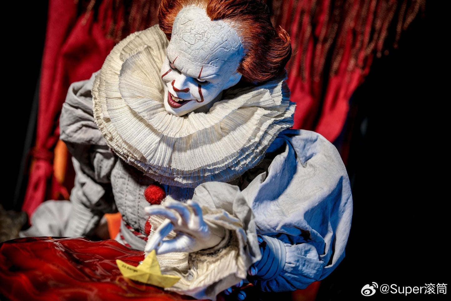 Preventa Figura PENNYWISE (IT) - Deluxe Edition marca INART Queen Studios escala 1/6