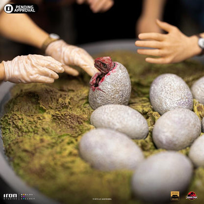 Preventa Estatua Dino Hatching - Jurassic Park - Limited Edition marca Iron Studios escala de arte 1/10