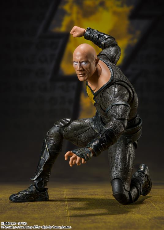 Pedido Figura Black Adam - S.H.Figuarts marca Bandai Spirits escala pequeña 1/12