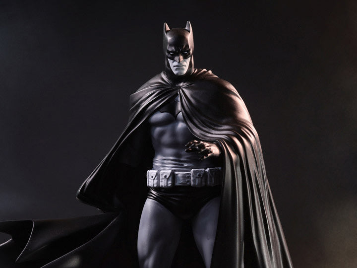 Pedido Estatua Black and White Batman (Lee Weeks version) (Edición Limitada) (Resina) - DC Comics - marca McFarlane Toys x DC Direct escala 1/10