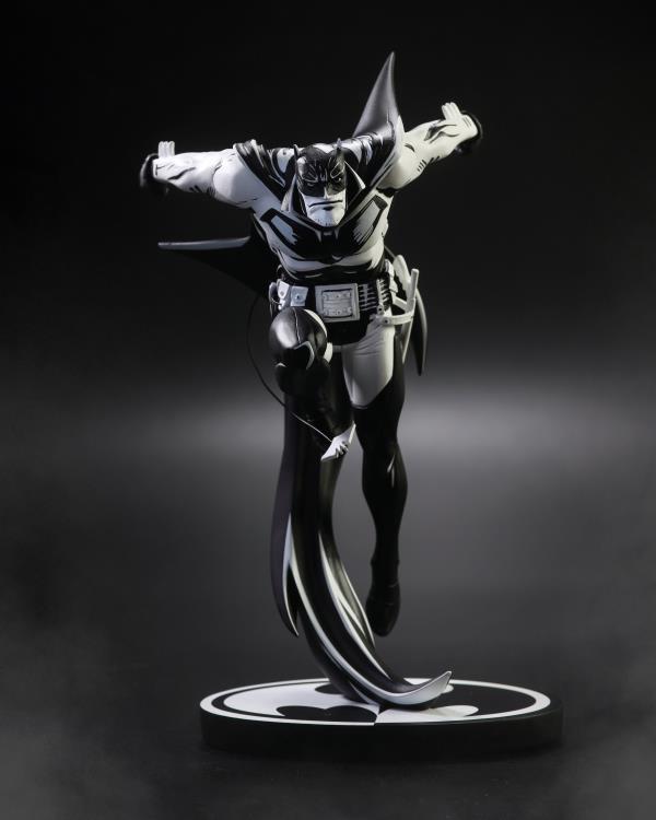 Preventa Estatua Batman (Sean Murphy Sketch Edition) (Poliresina) - Batman: White Knight - Batman Black & White marca McFarlane Toys x DC Direct escala 1/10