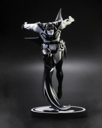 Preventa Estatua Batman (Sean Murphy Sketch Edition) (Poliresina) - Batman: White Knight - Batman Black & White marca McFarlane Toys x DC Direct escala 1/10