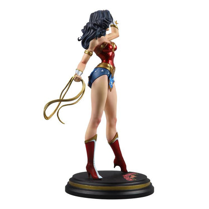 Preventa Estatua Wonder Woman (J. Scott Campbell) (Edición Limitada) (Resina) - Cover Girls of the DC Universe marca McFarlane Toys escala 1/8