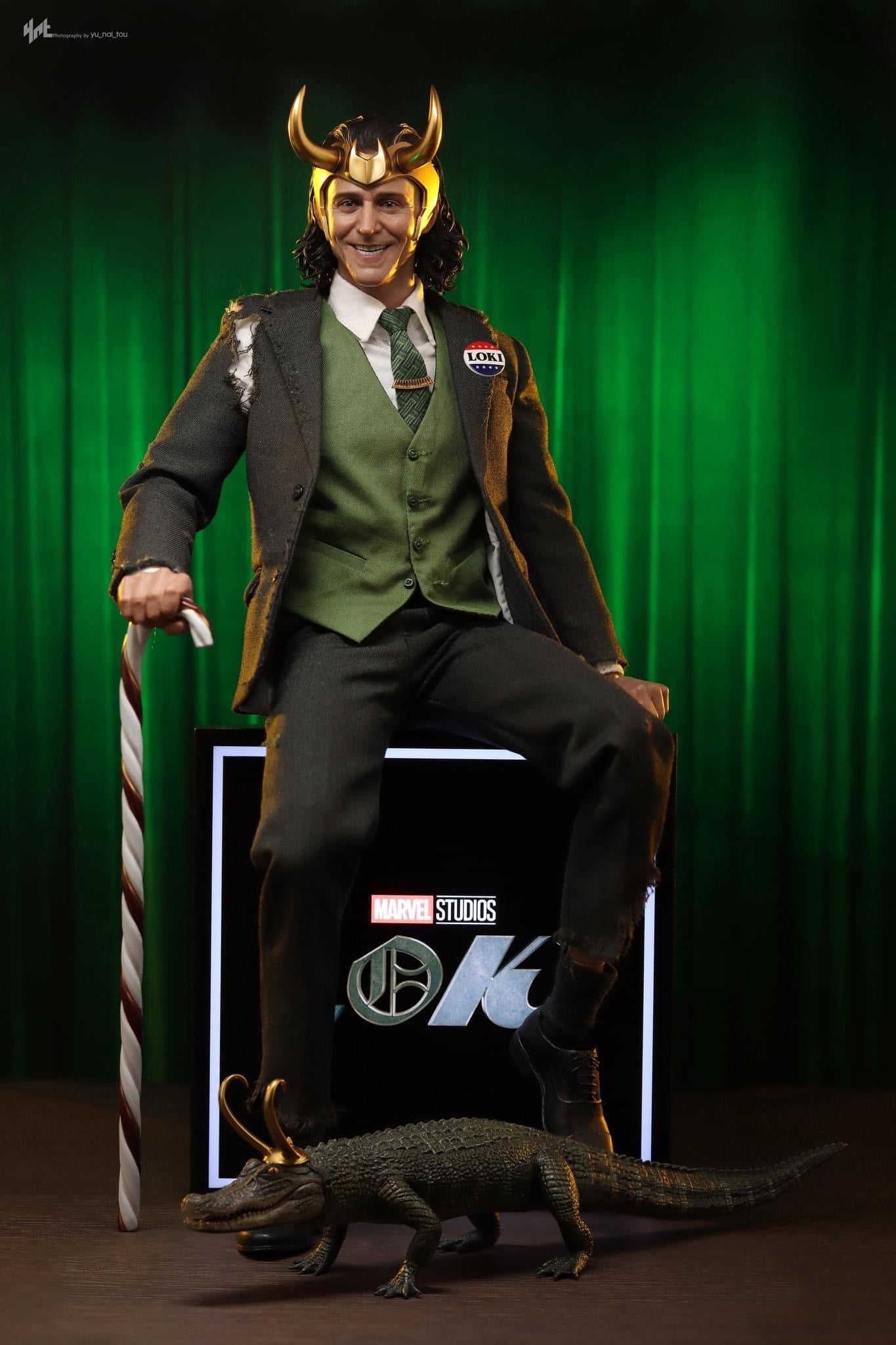 Pedido Figura President Loki (Premium Collector's Edition) LIMITADA EXCLUSIVA - Loki Series marca Hot Toys TMS066 escala 1/6