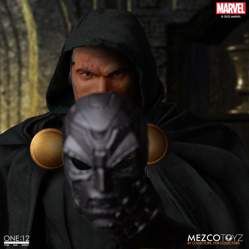 Pedido Figura Doctor Doom - One:12 Collective marca Mezco Toyz 77272 escala pequeña 1/12