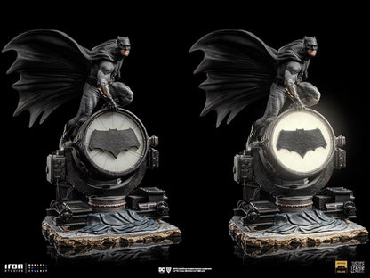 Preventa Estatua Batman on Bat-Signal DELUXE - Zack Snyder's Justice League - marca Iron Studios escala de arte 1/10