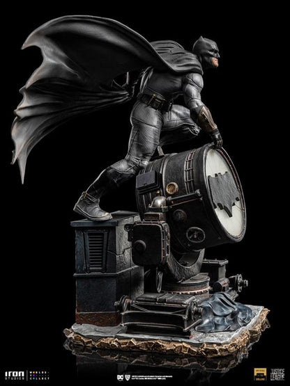 Preventa Estatua Batman on Bat-Signal DELUXE - Zack Snyder's Justice League - marca Iron Studios escala de arte 1/10