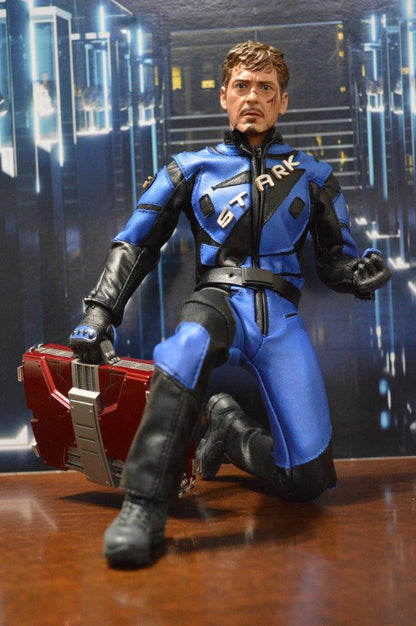 Figura Deluxe Tony con traje de carreras marca EM Custom Studios escala 1/6