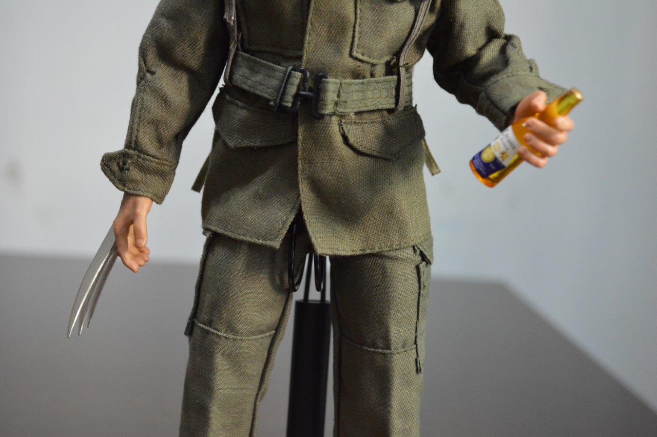 Figura Wolfman con Uniforme Militar marca EM Custom Studios escala 1/6