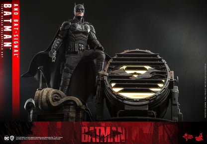 Preventa Figura Batman & Bat-Signal - The Batman marca Hot Toys MMS641 escala 1/6