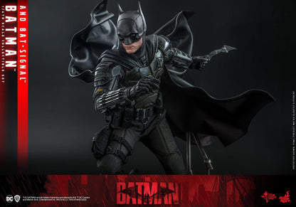 Preventa Figura Batman & Bat-Signal - The Batman marca Hot Toys MMS641 escala 1/6