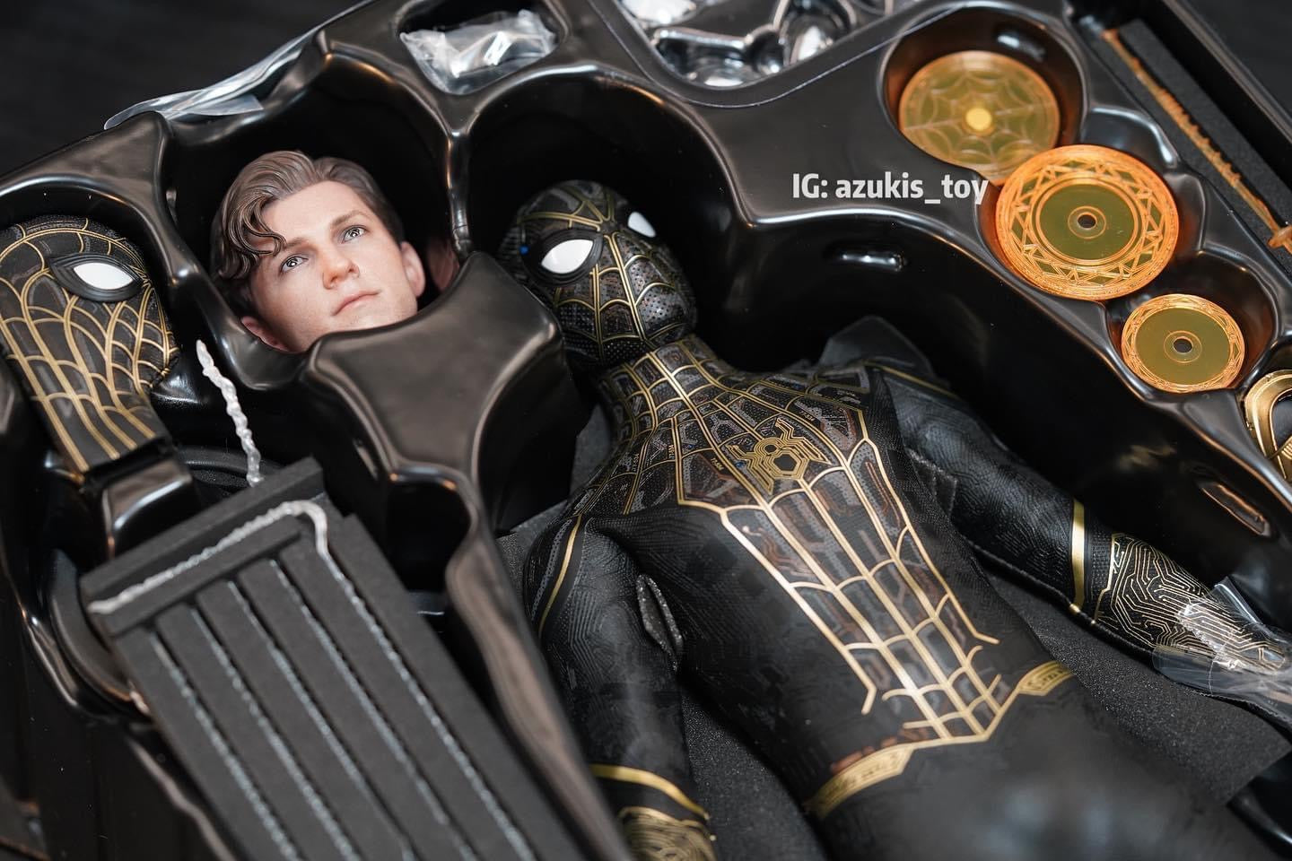 Pedido Figura Spider-Man (Black & Gold Suit) - Spider-Man: No Way Home marca Hot Toys MMS604 escala 1/6