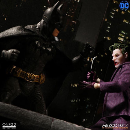 Pedido Figura Batman Sovereign Knight marca Mezco escala pequeña 1/12