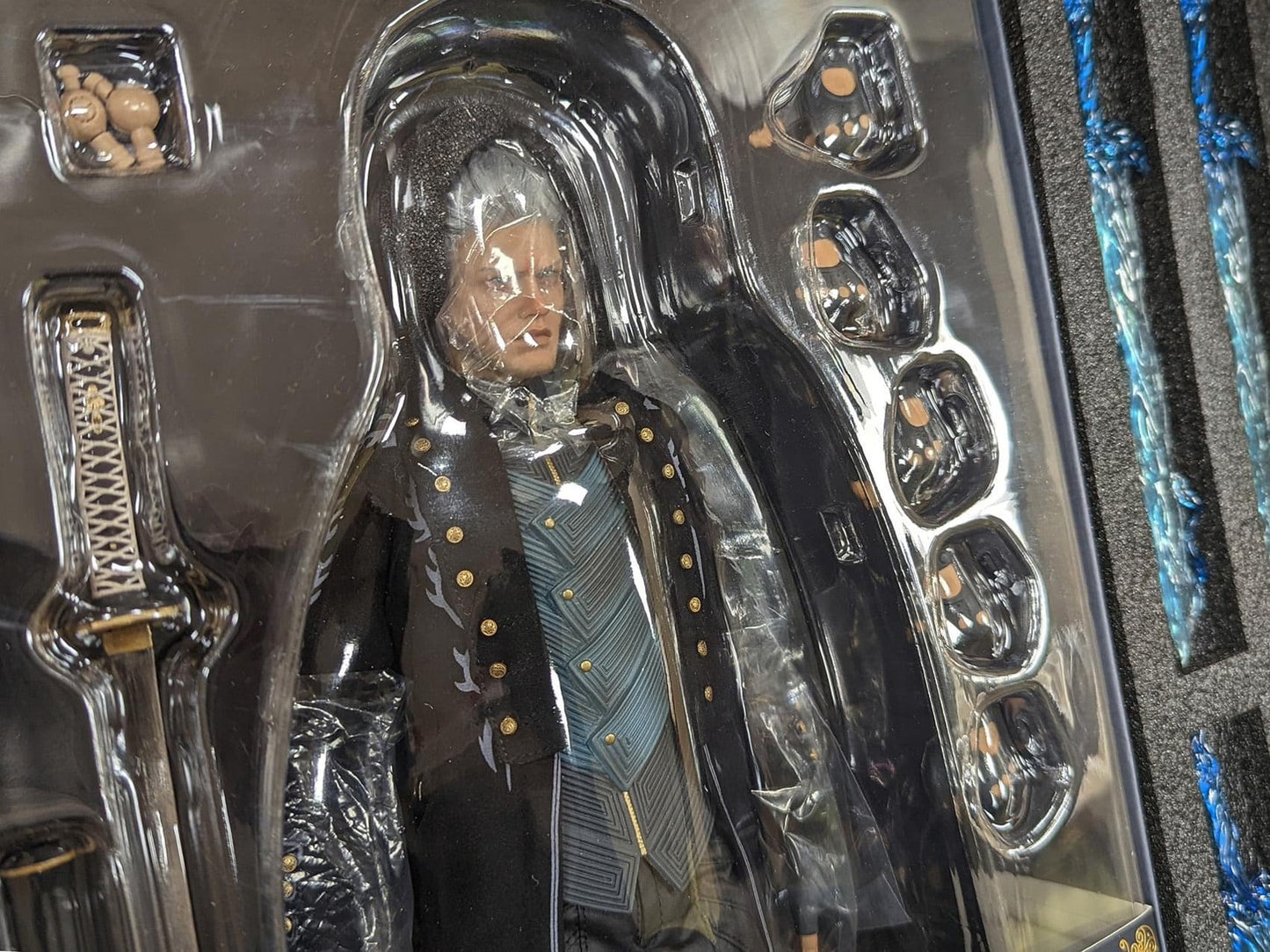 Pedido Figura Vergil - Devil May Cry V (DMC V) - Luxury Edition marca Asmus Toys DMC500LUX escala 1/6