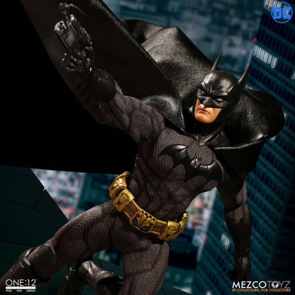 Pedido Figura Batman Sovereign Knight marca Mezco escala pequeña 1/12